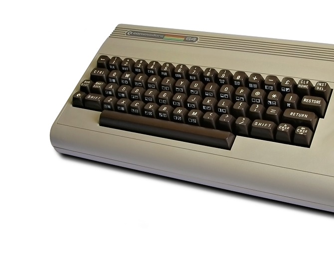 Recenze starý domácí počítač Commodore 64