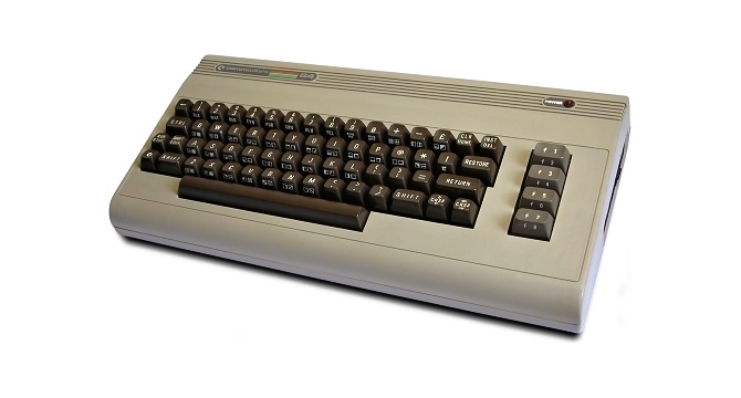 Recenze starý herní počítač Commodore 64